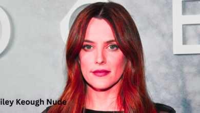 Riley Keough Nude