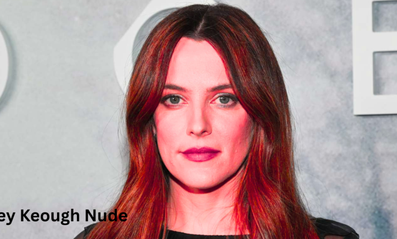Riley Keough Nude